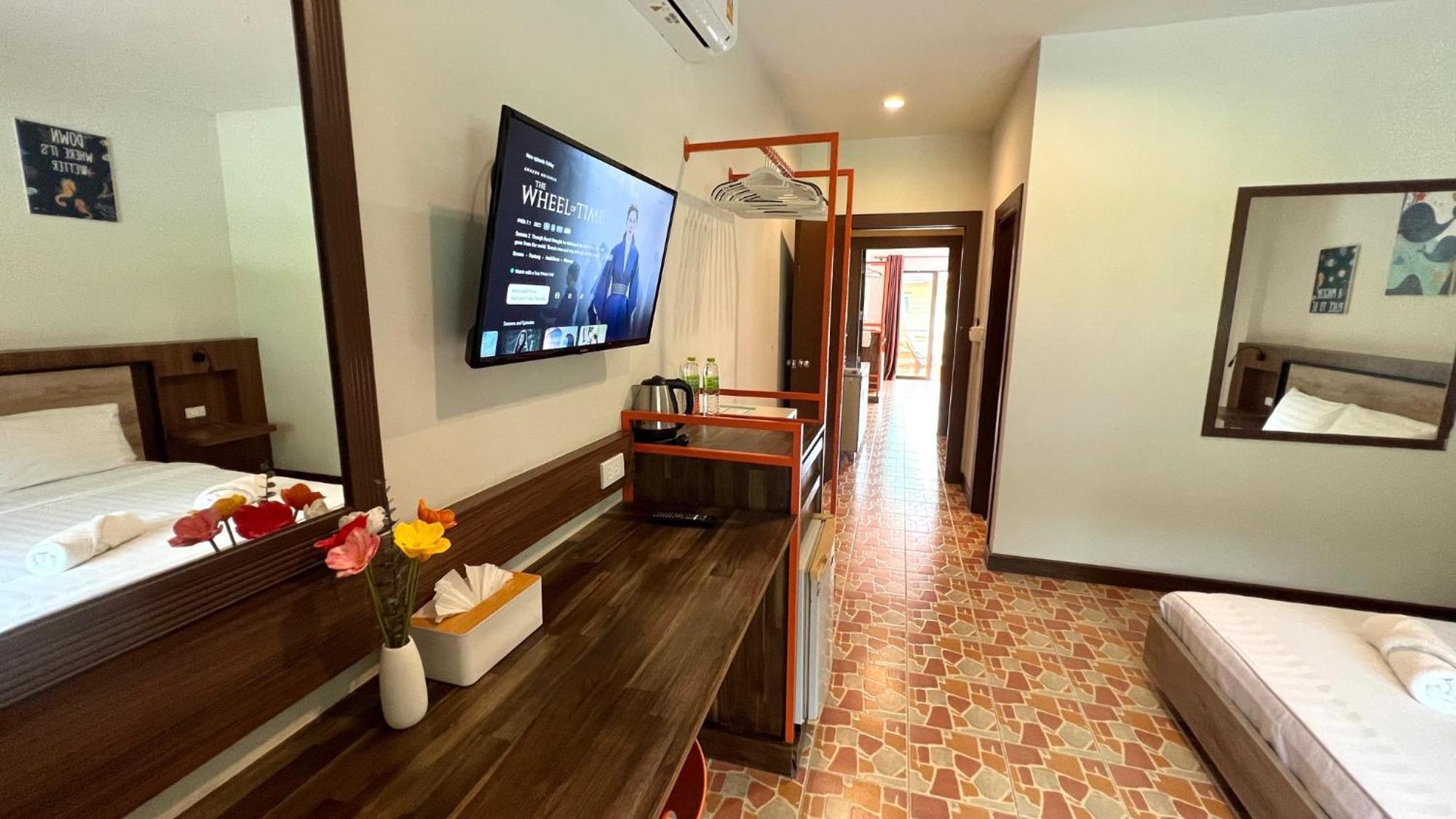 Hotel My Friend'S House Karon Exterior foto